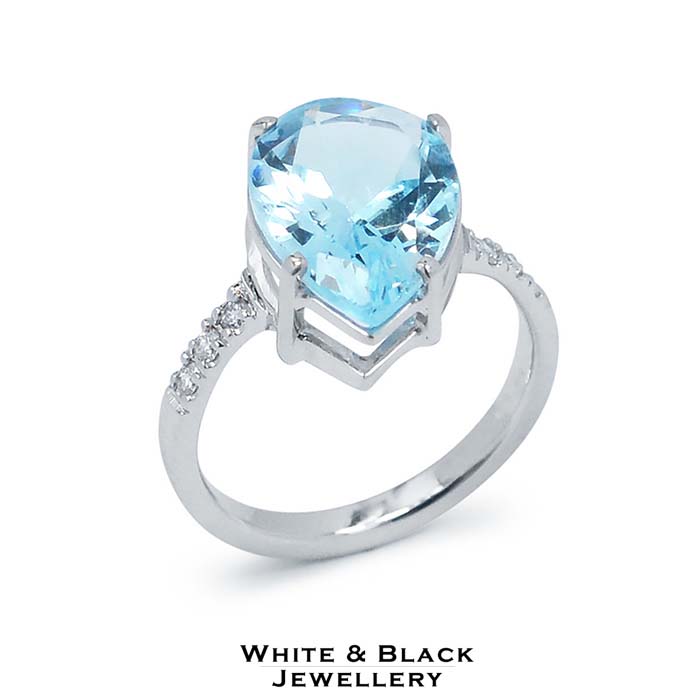 Akvamarin drágaköves gyűrű gyémántokkal