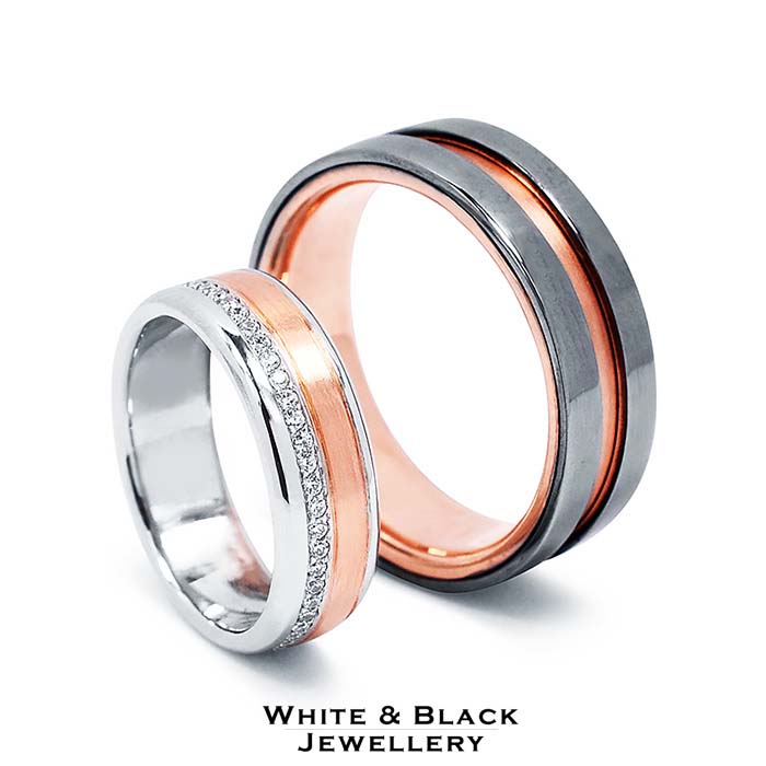 Fekete ródiumos és körbe köves kétszínű karikagyűrű