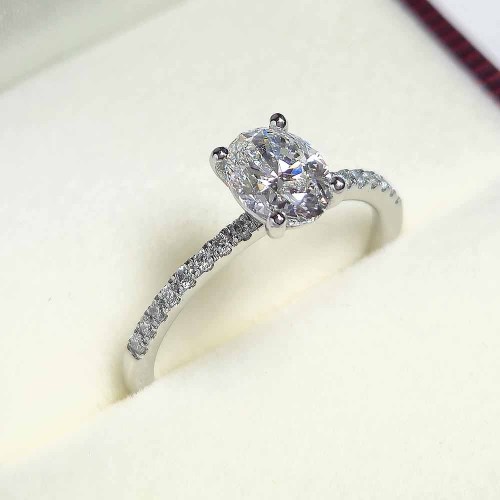 Egyedi ovális gyémánt gyűrű - 0,8ct