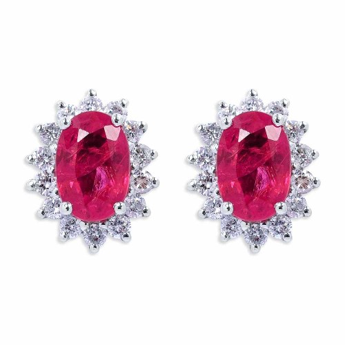 Ovális rubin fülbevaló gyémántokkal - 1,3ct